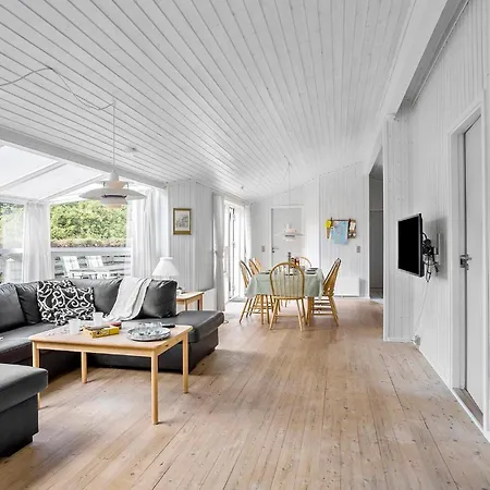 Stunning In With Kitchen Holiday home *